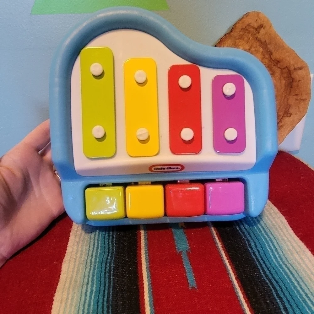 Little Tikes Tap-A-Tune Rainbow Paino And Xlaphone
